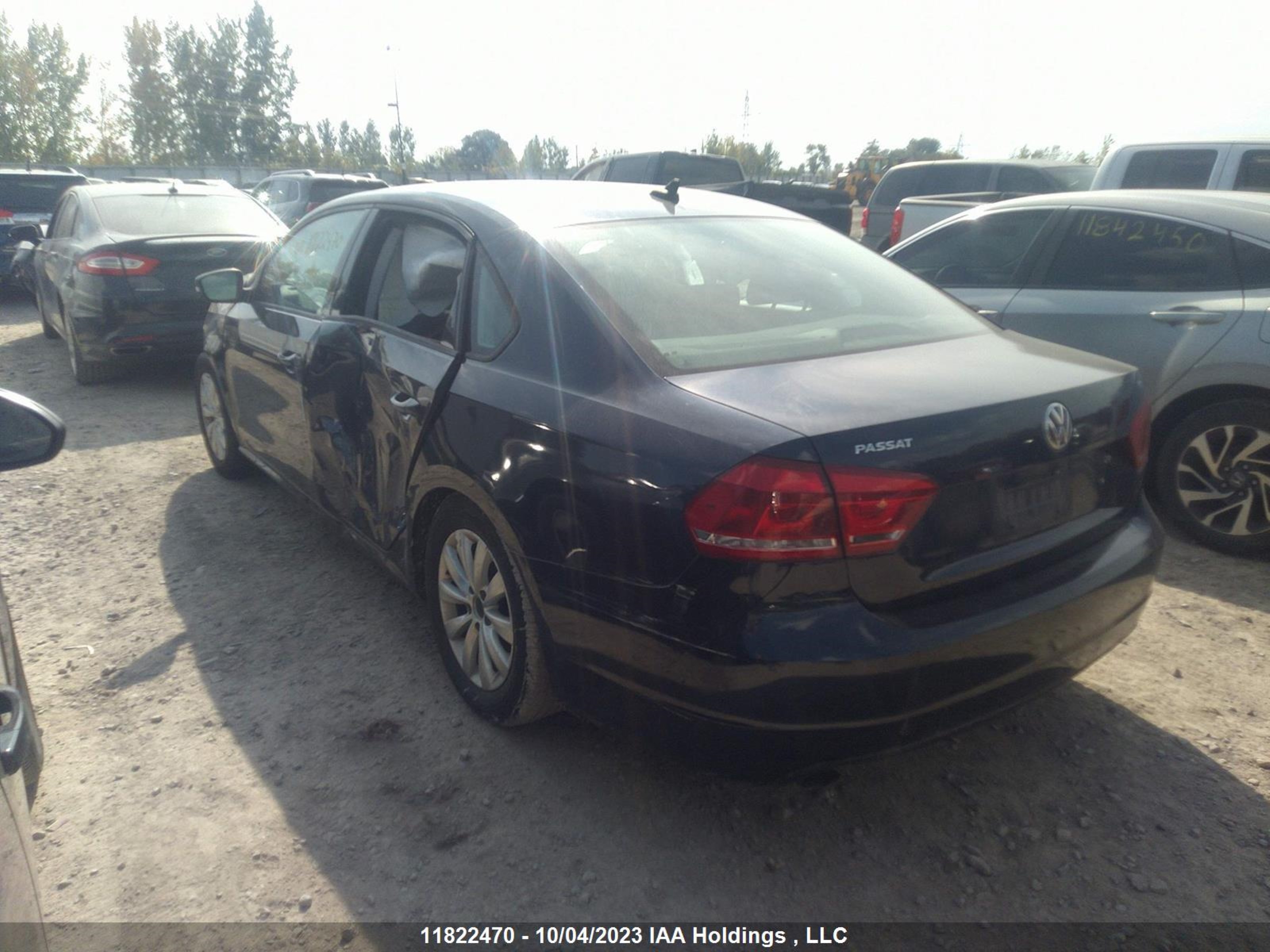 Photo 2 VIN: 1VWAT7A32FC023488 - VOLKSWAGEN PASSAT 