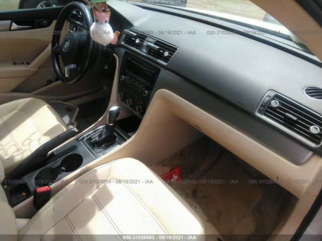 Photo 4 VIN: 1VWAT7A32FC046432 - VOLKSWAGEN PASSAT 