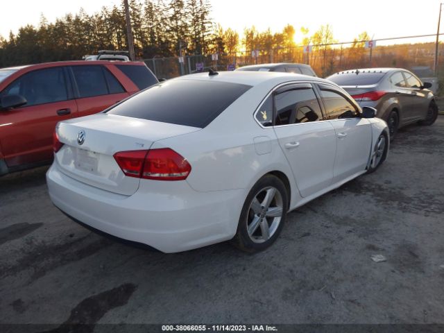 Photo 3 VIN: 1VWAT7A32FC084906 - VOLKSWAGEN PASSAT 