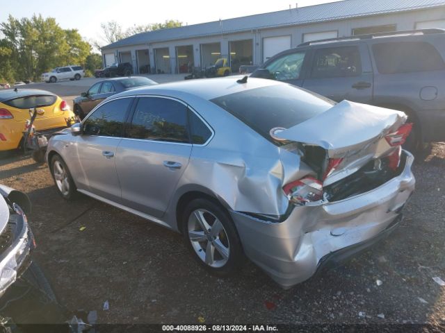 Photo 2 VIN: 1VWAT7A32FC121243 - VOLKSWAGEN PASSAT 