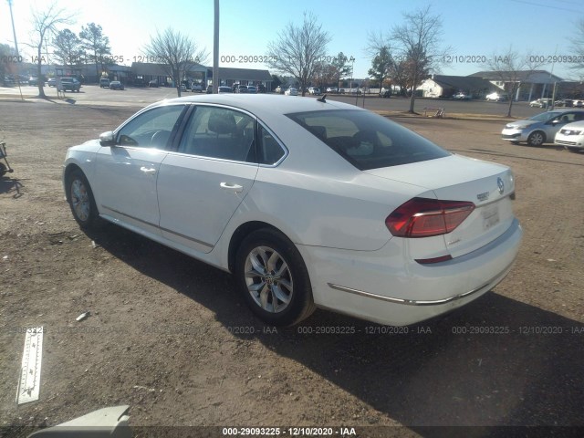 Photo 2 VIN: 1VWAT7A32HC006886 - VOLKSWAGEN PASSAT 