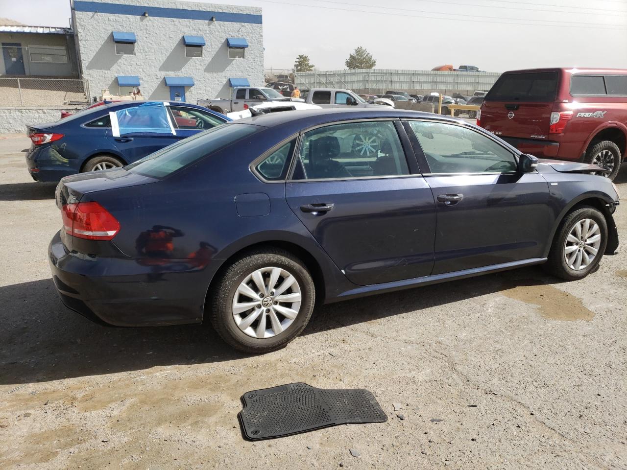 Photo 2 VIN: 1VWAT7A33FC058301 - VOLKSWAGEN PASSAT 