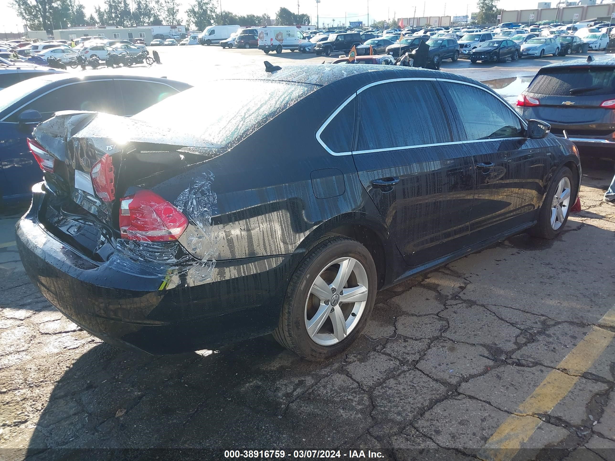 Photo 2 VIN: 1VWAT7A33FC111448 - VOLKSWAGEN PASSAT 