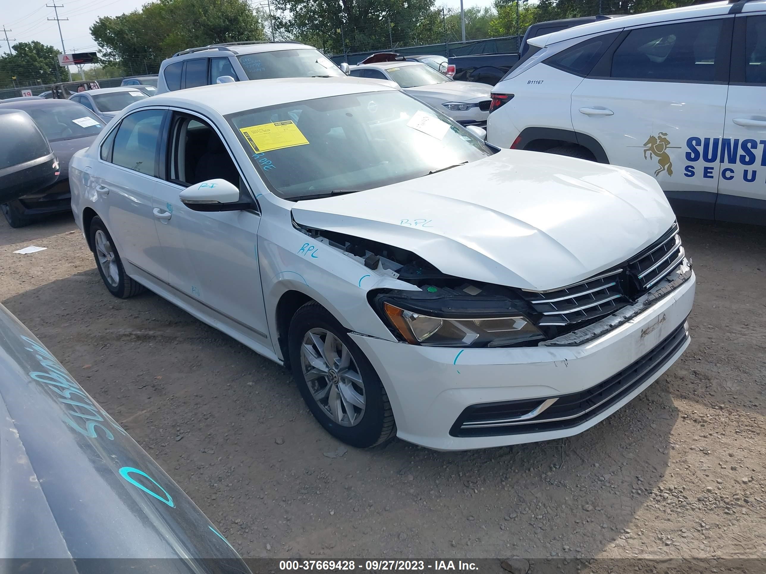 Photo 0 VIN: 1VWAT7A33HC011787 - VOLKSWAGEN PASSAT 