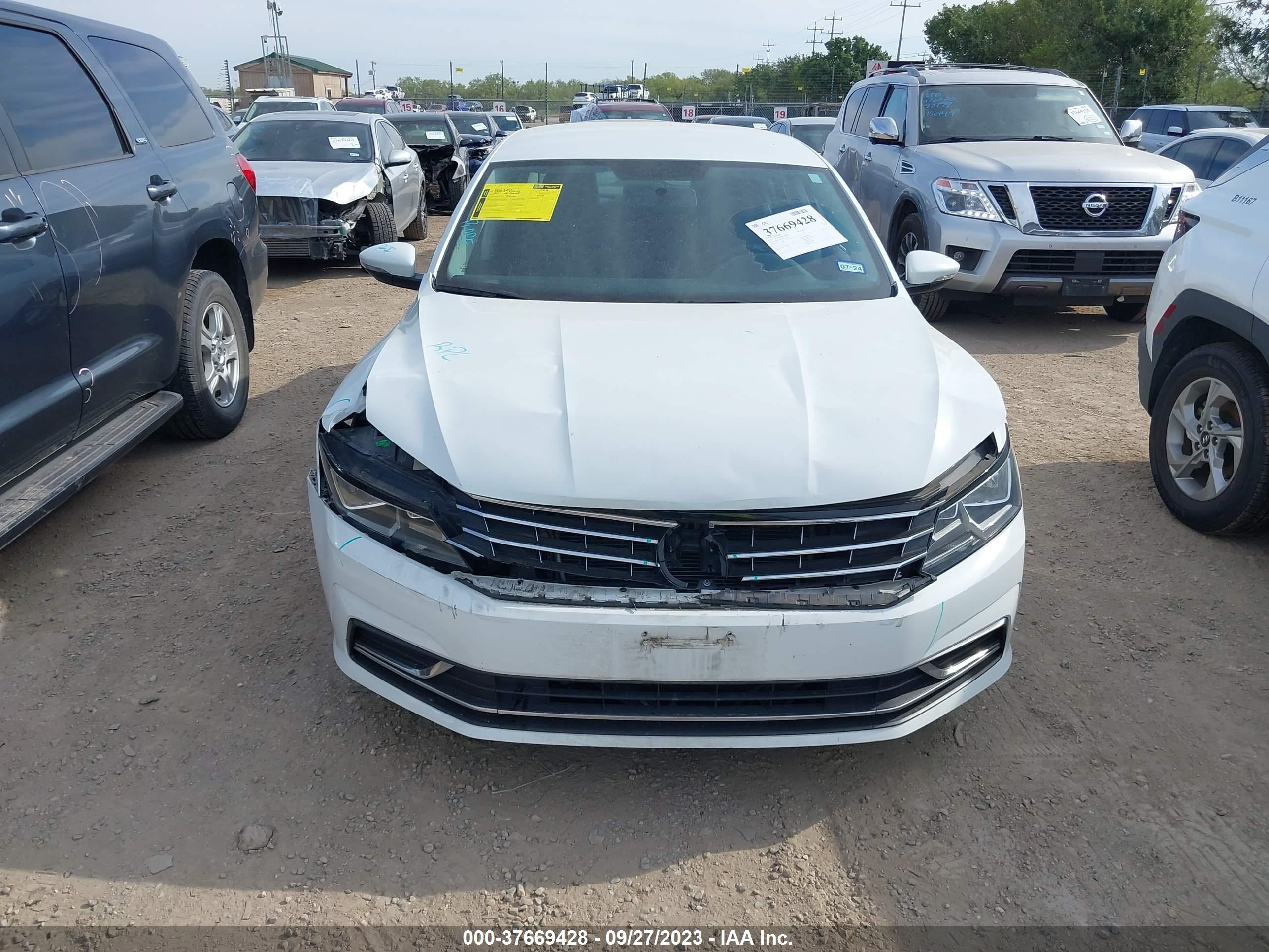 Photo 12 VIN: 1VWAT7A33HC011787 - VOLKSWAGEN PASSAT 