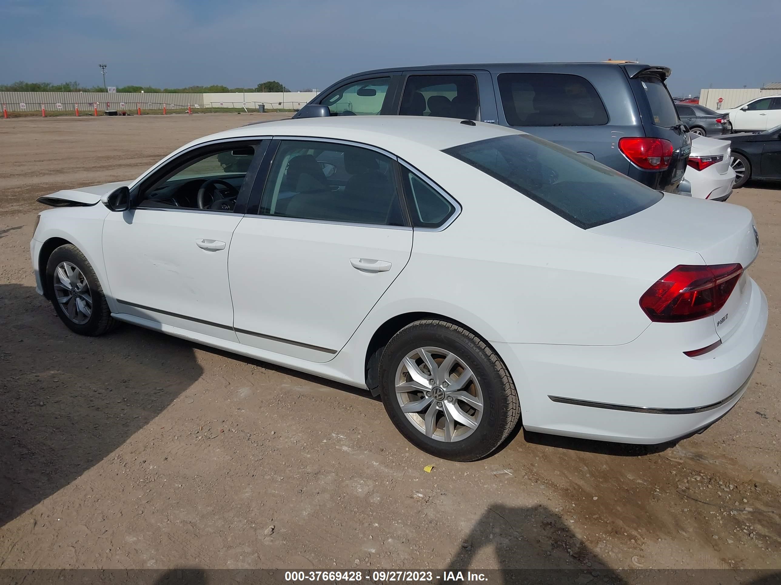 Photo 14 VIN: 1VWAT7A33HC011787 - VOLKSWAGEN PASSAT 