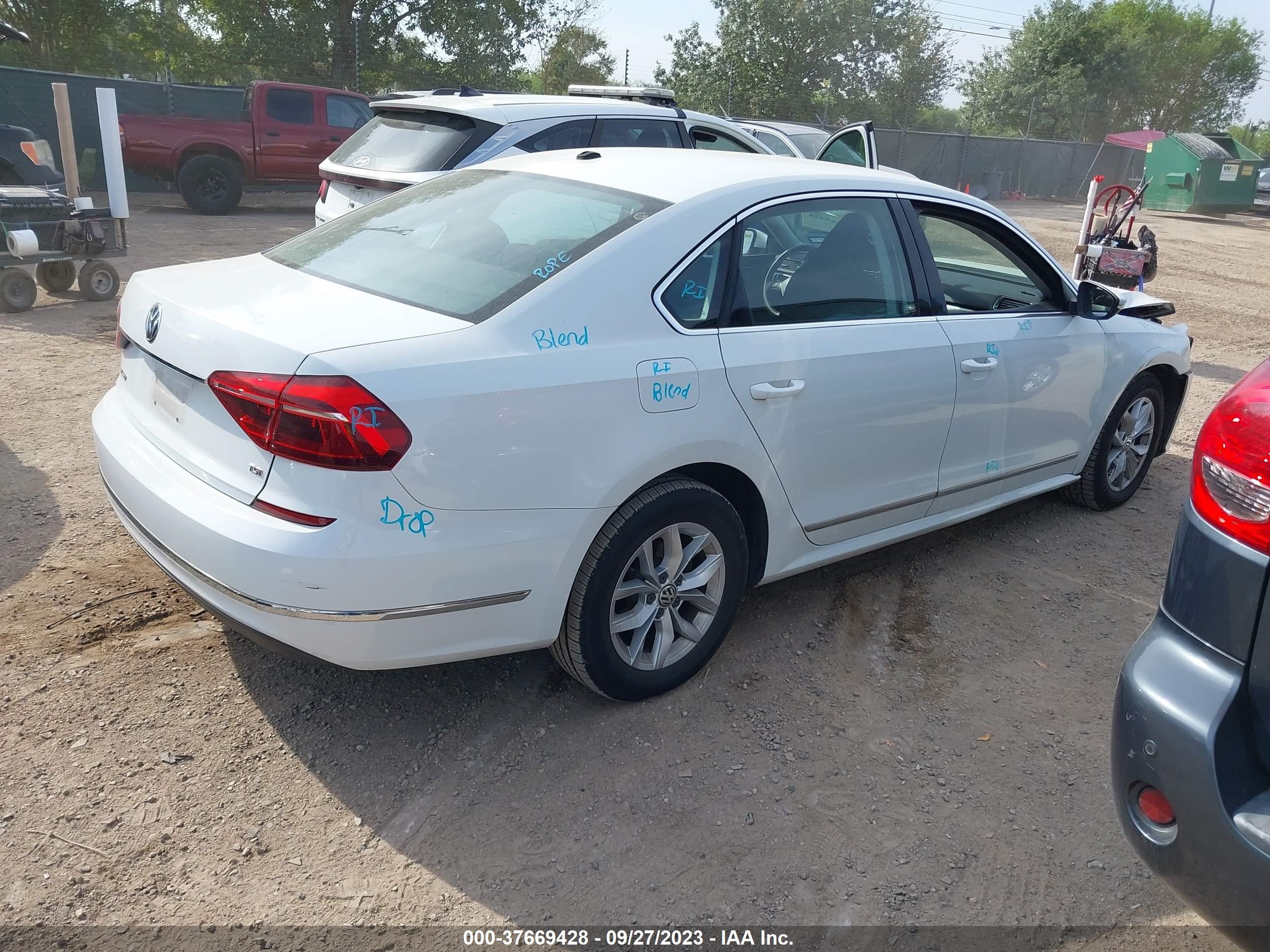 Photo 3 VIN: 1VWAT7A33HC011787 - VOLKSWAGEN PASSAT 