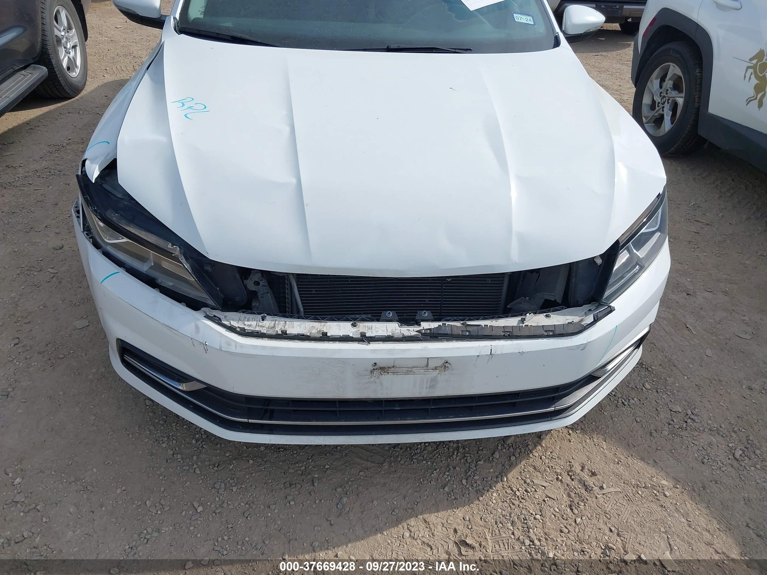 Photo 5 VIN: 1VWAT7A33HC011787 - VOLKSWAGEN PASSAT 