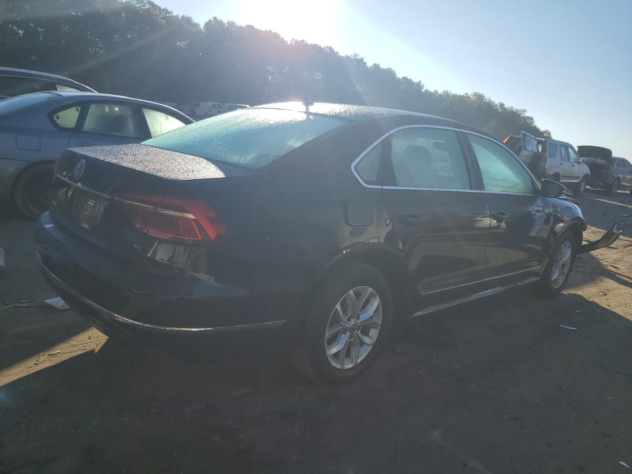 Photo 2 VIN: 1VWAT7A33HC045308 - VOLKSWAGEN PASSAT 