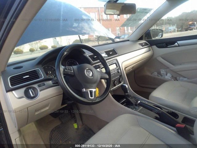 Photo 4 VIN: 1VWAT7A34EC046138 - VOLKSWAGEN PASSAT 