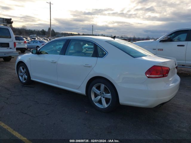 Photo 2 VIN: 1VWAT7A34FC107702 - VOLKSWAGEN PASSAT 