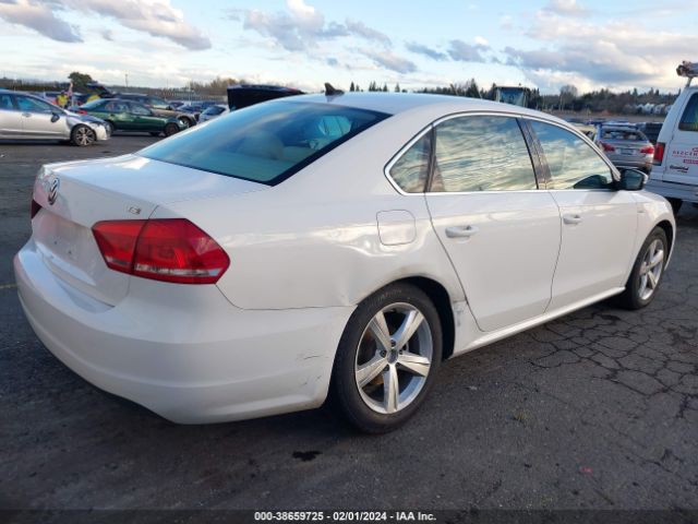 Photo 3 VIN: 1VWAT7A34FC107702 - VOLKSWAGEN PASSAT 