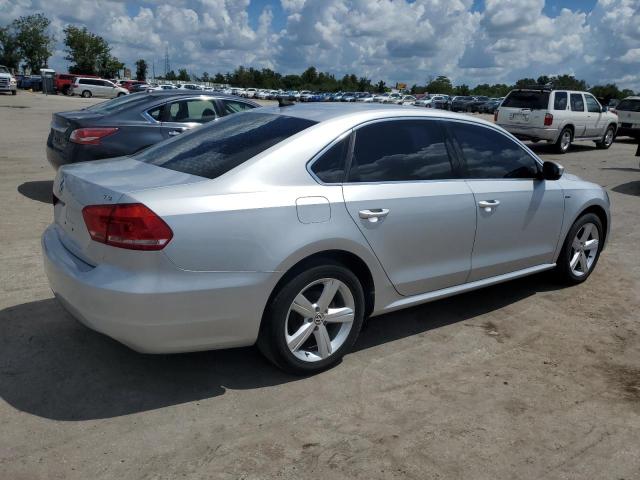 Photo 2 VIN: 1VWAT7A34FC113709 - VOLKSWAGEN PASSAT 