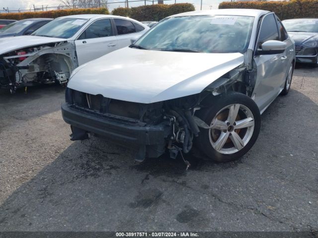 Photo 5 VIN: 1VWAT7A34FC118781 - VOLKSWAGEN PASSAT 