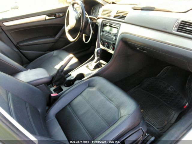 Photo 4 VIN: 1VWAT7A35FC048112 - VOLKSWAGEN PASSAT 