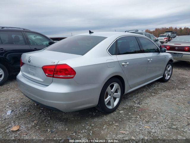 Photo 3 VIN: 1VWAT7A35FC095057 - VOLKSWAGEN PASSAT 