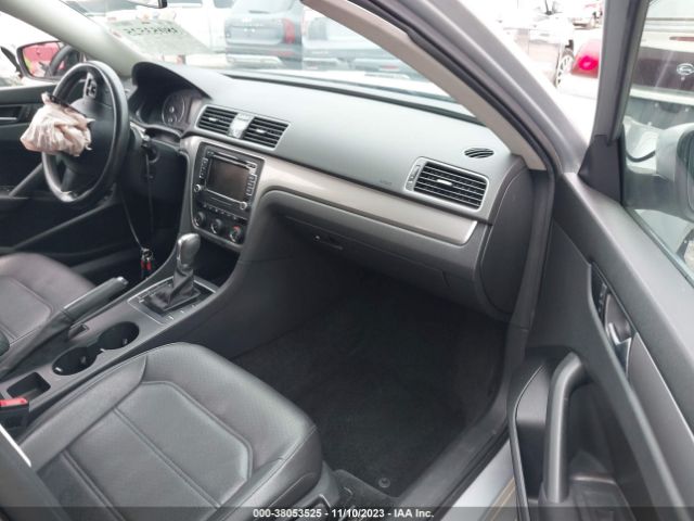 Photo 4 VIN: 1VWAT7A35FC095057 - VOLKSWAGEN PASSAT 