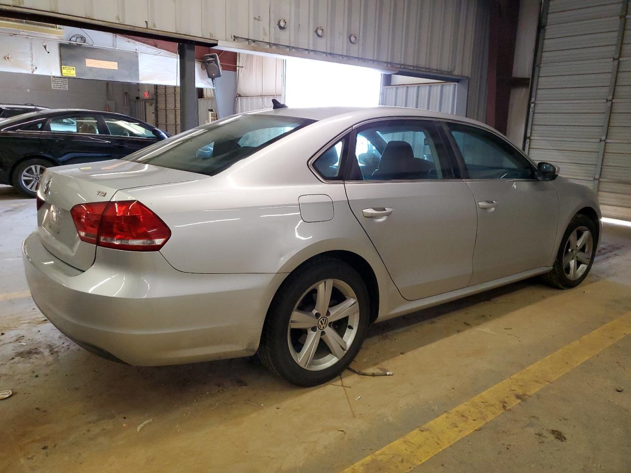 Photo 2 VIN: 1VWAT7A36EC034380 - VOLKSWAGEN PASSAT 