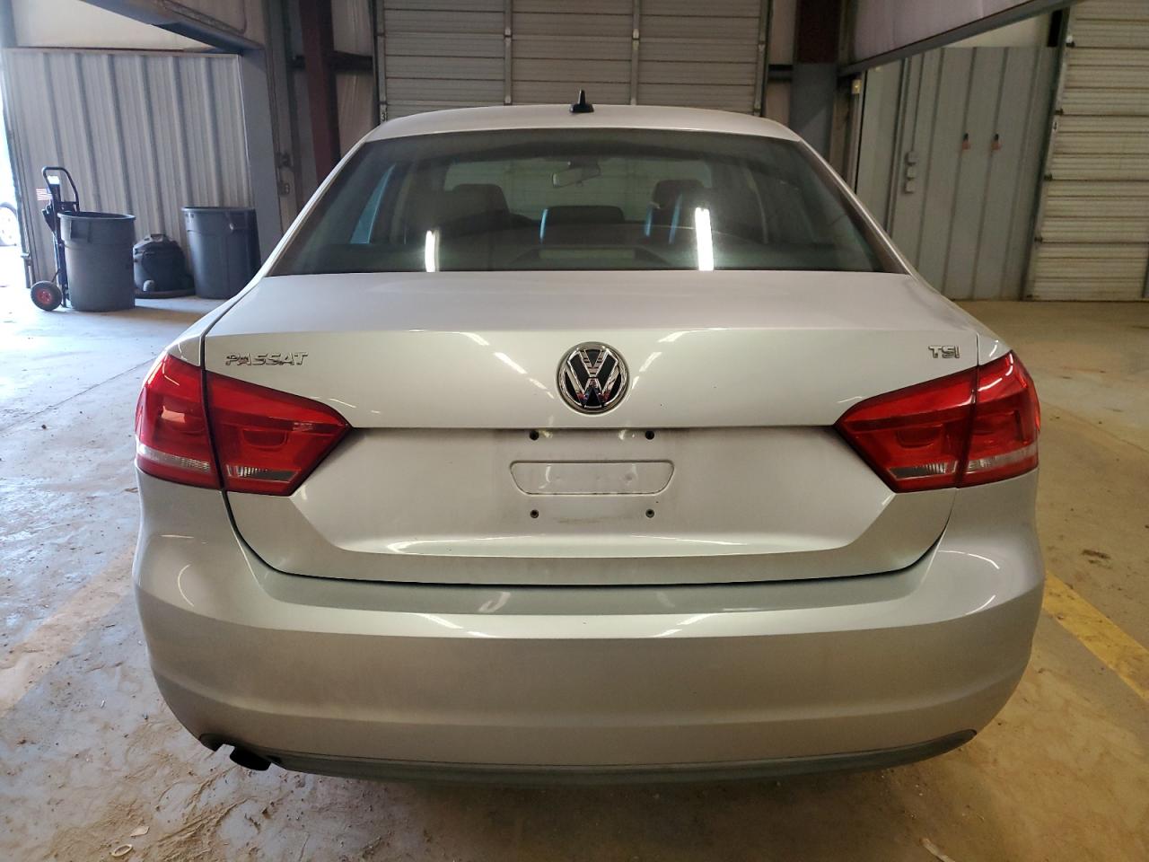 Photo 5 VIN: 1VWAT7A36EC034380 - VOLKSWAGEN PASSAT 