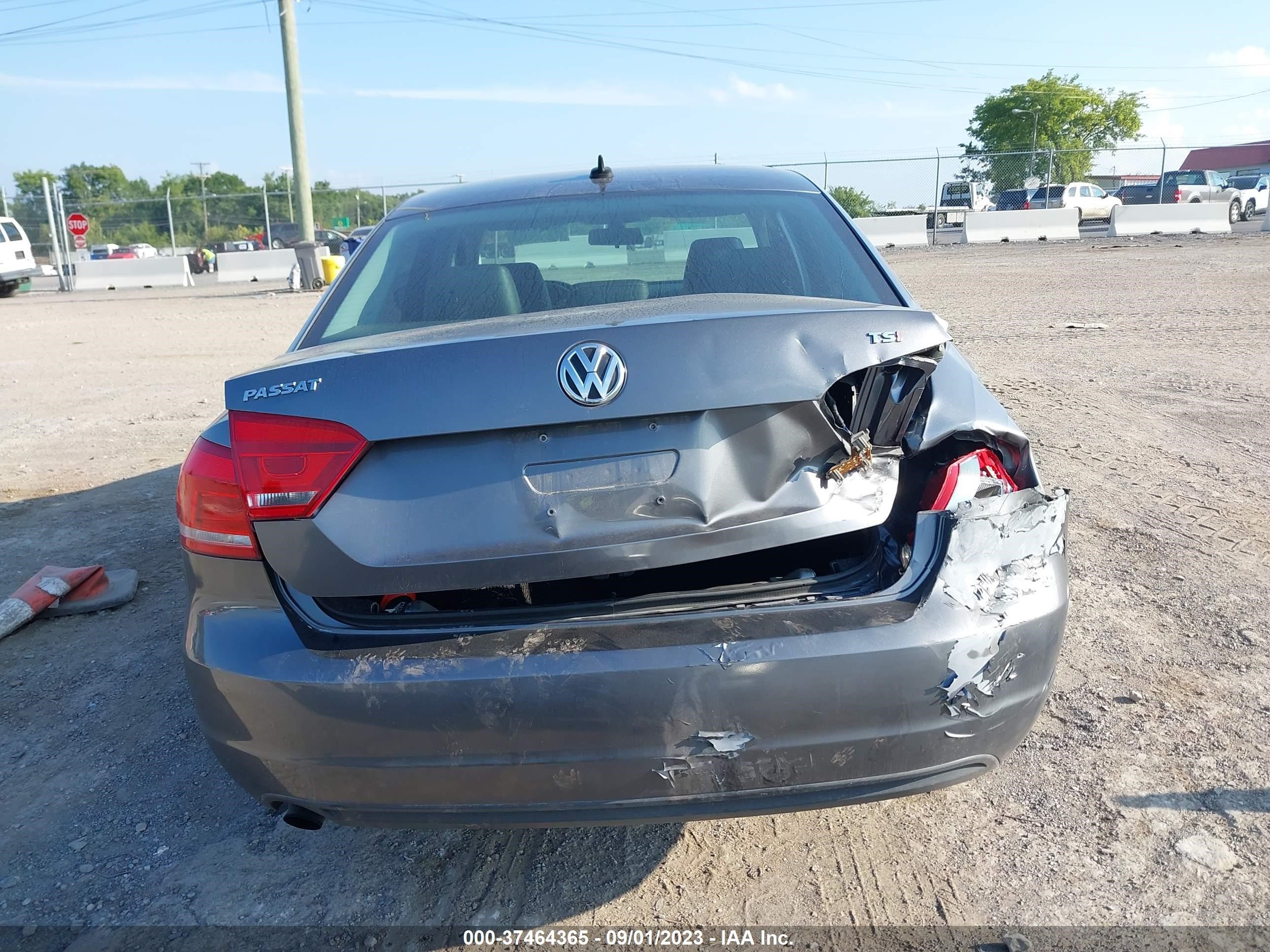 Photo 15 VIN: 1VWAT7A36FC095570 - VOLKSWAGEN PASSAT 