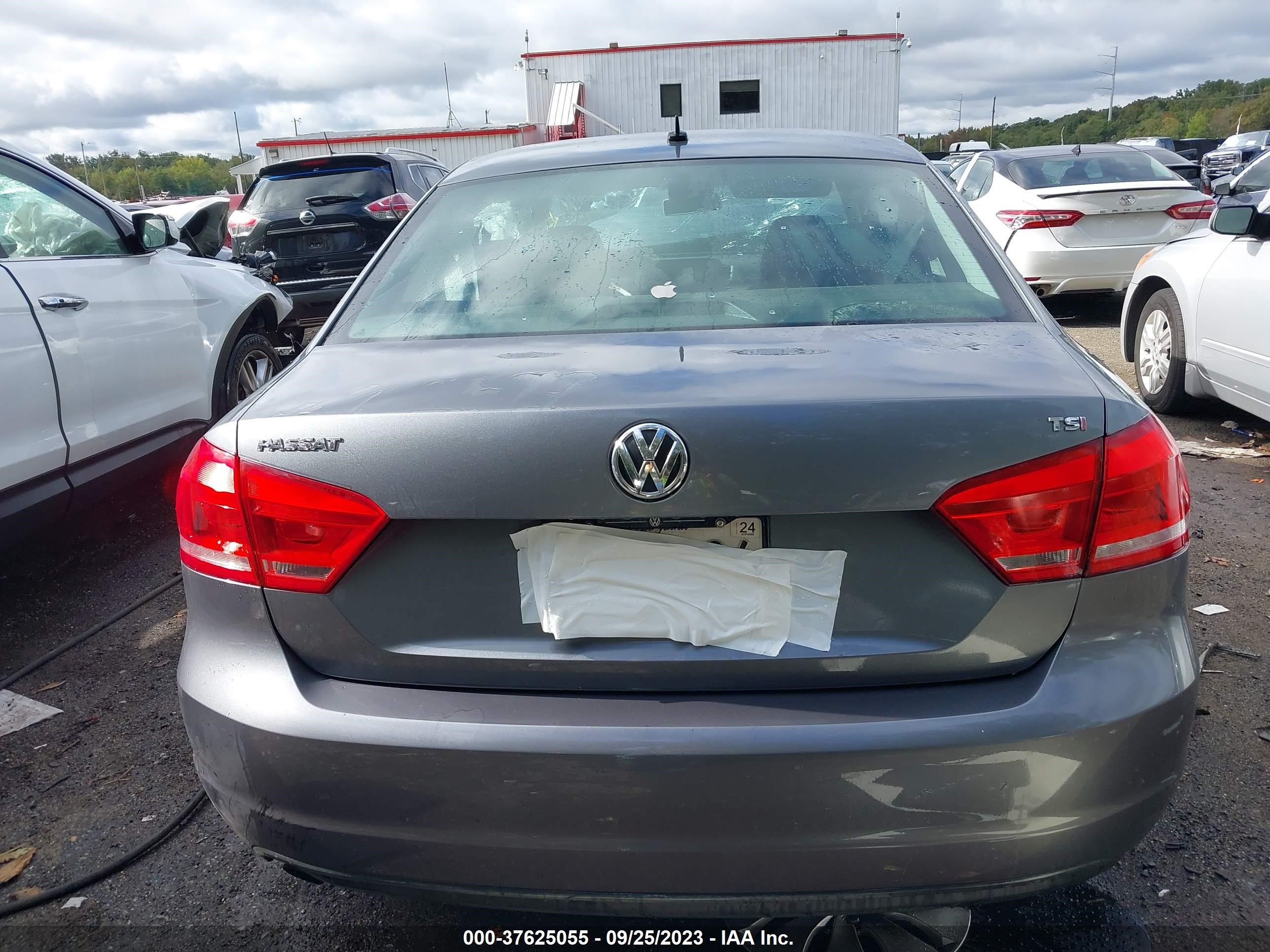 Photo 16 VIN: 1VWAT7A37EC042035 - VOLKSWAGEN PASSAT 