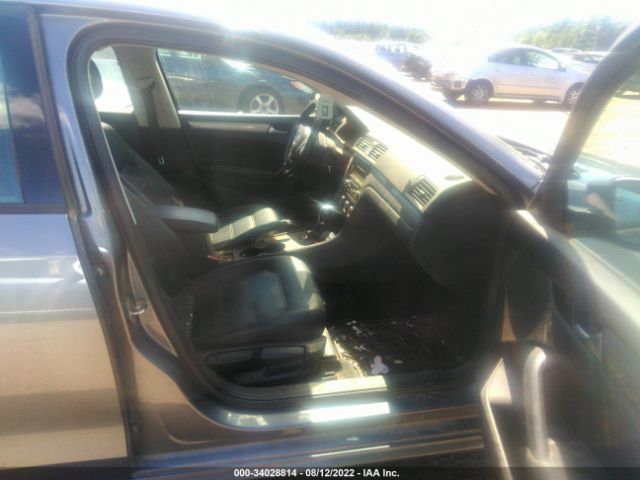 Photo 4 VIN: 1VWAT7A37FC028590 - VOLKSWAGEN PASSAT 