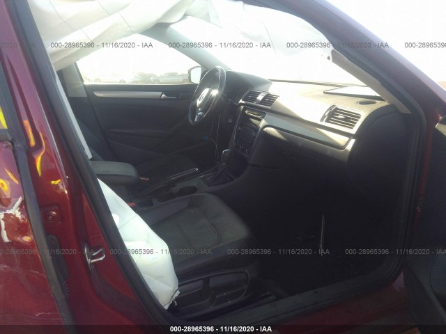 Photo 4 VIN: 1VWAT7A37FC055577 - VOLKSWAGEN PASSAT 