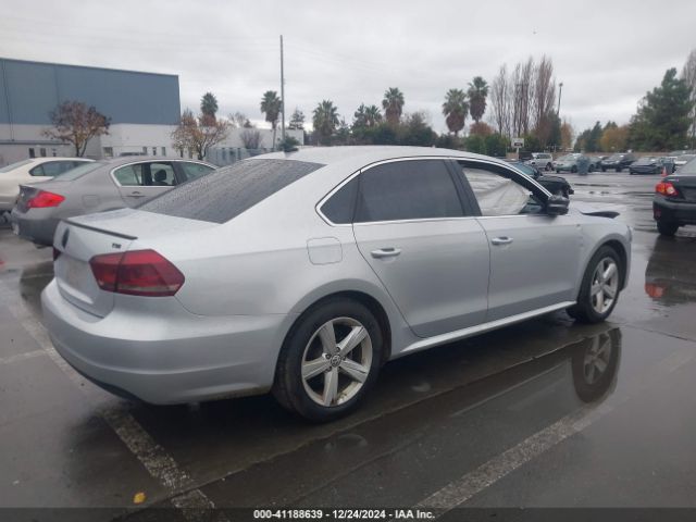 Photo 3 VIN: 1VWAT7A37FC088966 - VOLKSWAGEN PASSAT 