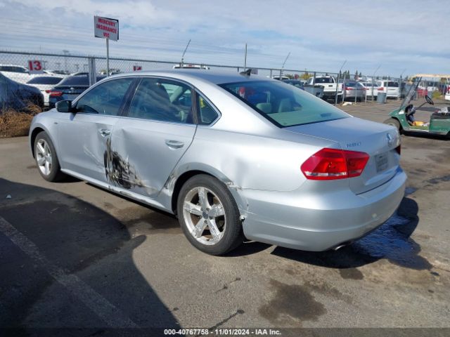 Photo 2 VIN: 1VWAT7A37FC098512 - VOLKSWAGEN PASSAT 