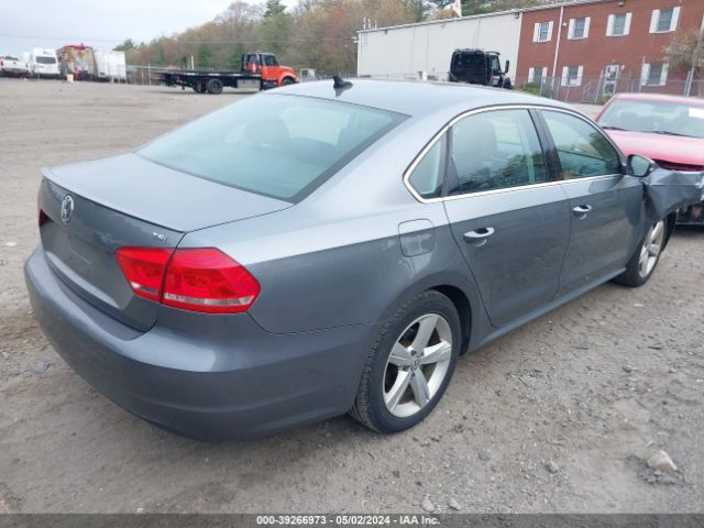 Photo 3 VIN: 1VWAT7A37FC105460 - VOLKSWAGEN PASSAT 