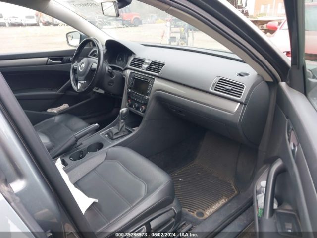 Photo 4 VIN: 1VWAT7A37FC105460 - VOLKSWAGEN PASSAT 