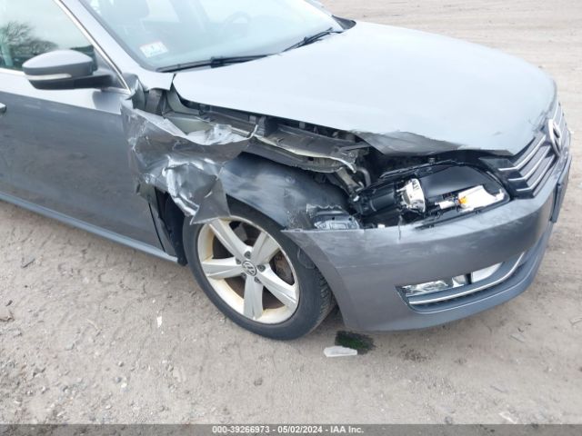 Photo 5 VIN: 1VWAT7A37FC105460 - VOLKSWAGEN PASSAT 