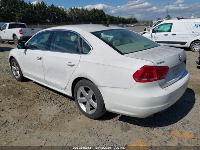 Photo 2 VIN: 1VWAT7A37FC115308 - VOLKSWAGEN PASSAT 