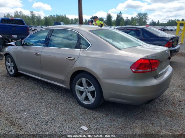 Photo 2 VIN: 1VWAT7A37FC118063 - VOLKSWAGEN PASSAT 