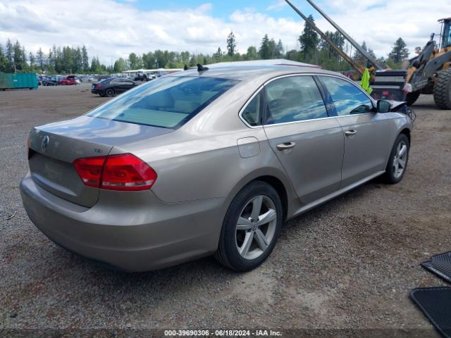 Photo 3 VIN: 1VWAT7A37FC118063 - VOLKSWAGEN PASSAT 