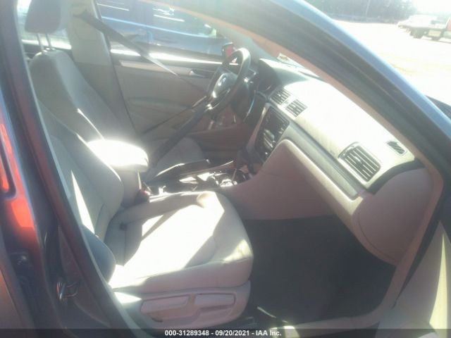 Photo 4 VIN: 1VWAT7A37HC042010 - VOLKSWAGEN PASSAT 