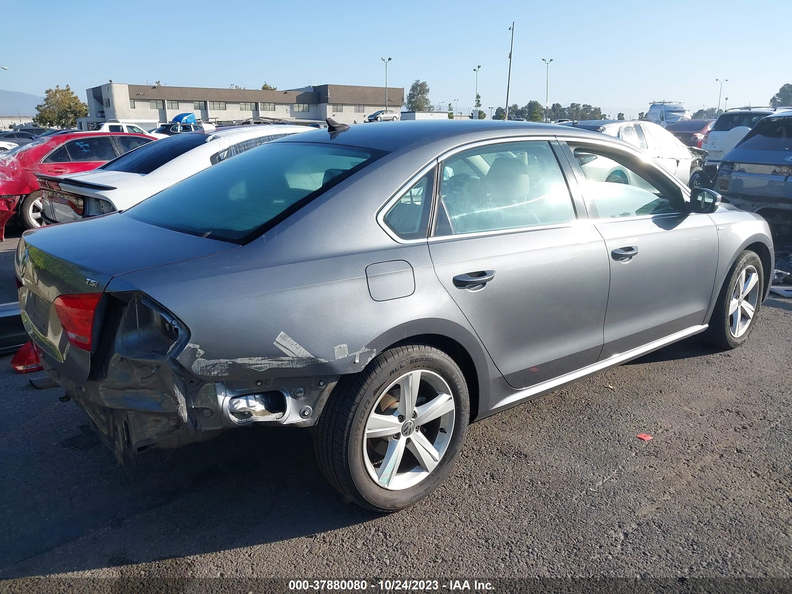 Photo 3 VIN: 1VWAT7A38EC058289 - VOLKSWAGEN PASSAT 