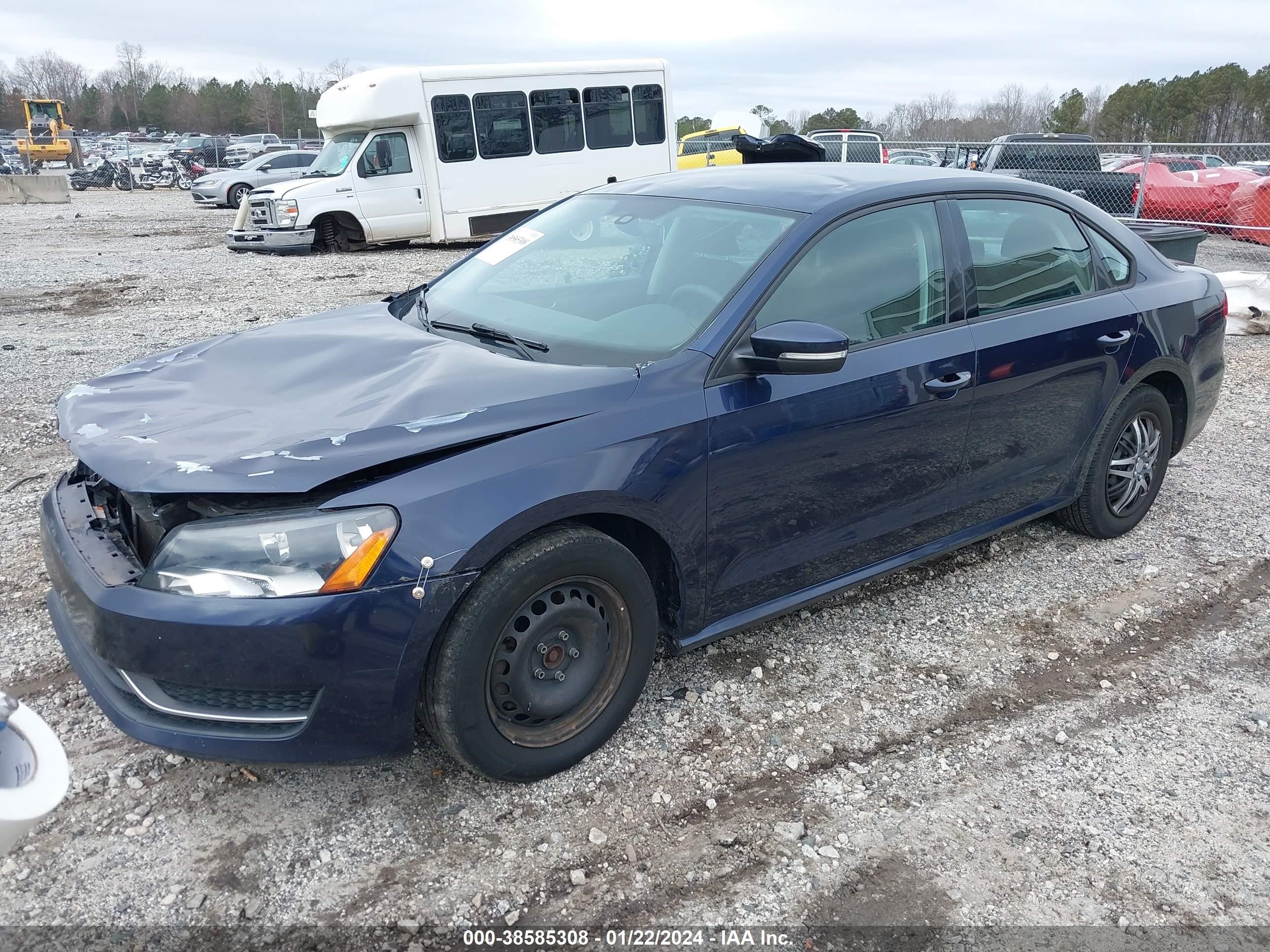 Photo 1 VIN: 1VWAT7A38FC040053 - VOLKSWAGEN PASSAT 