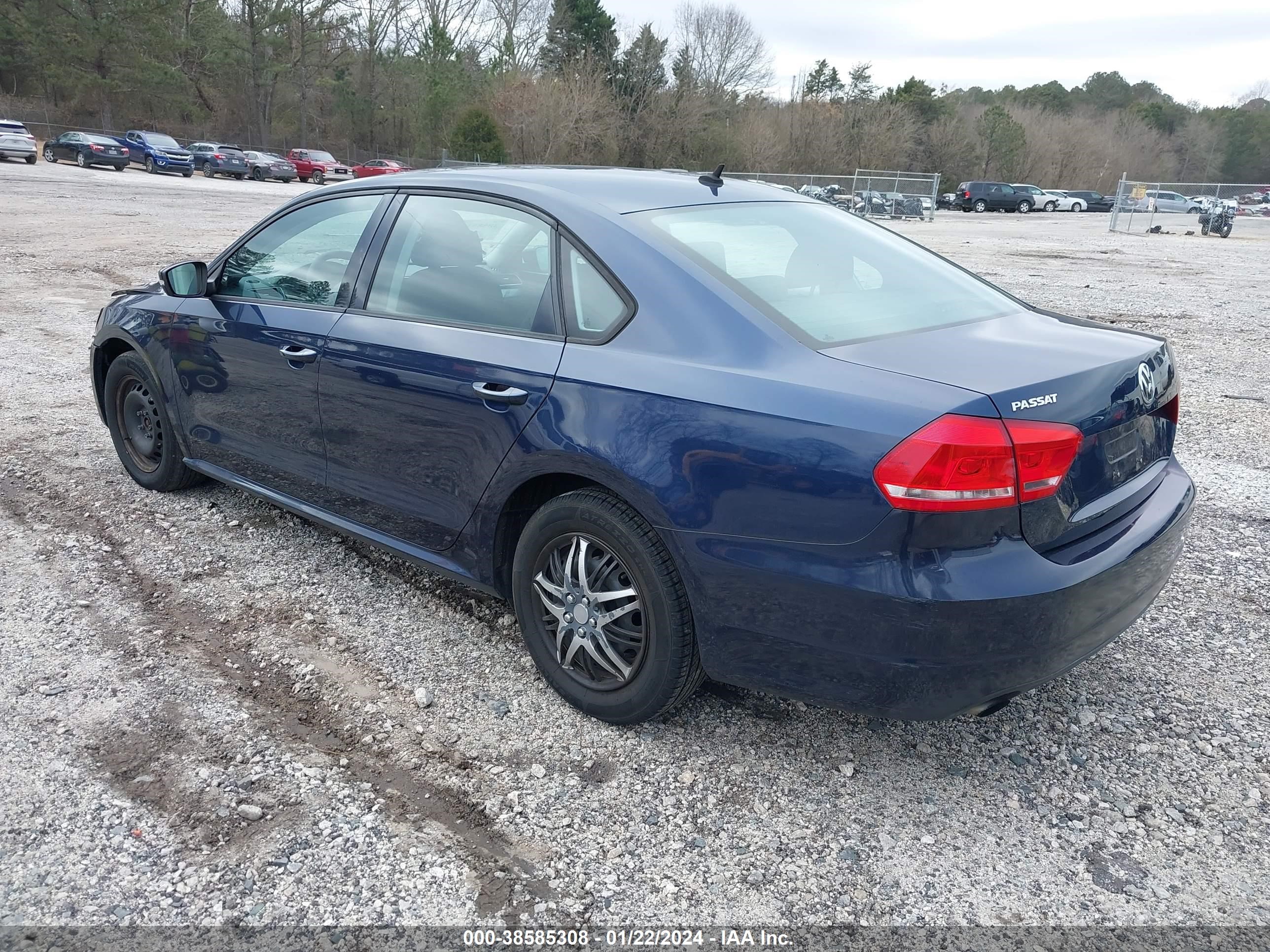 Photo 2 VIN: 1VWAT7A38FC040053 - VOLKSWAGEN PASSAT 