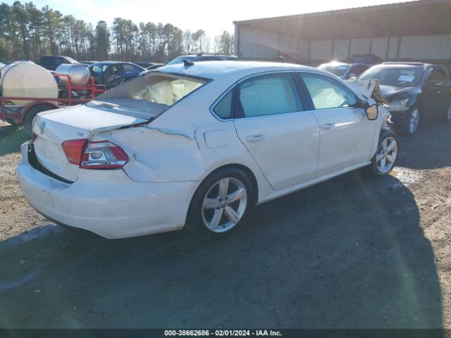 Photo 3 VIN: 1VWAT7A38FC086269 - VOLKSWAGEN PASSAT 