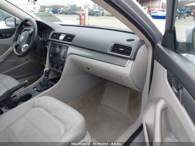 Photo 4 VIN: 1VWAT7A38FC096395 - VOLKSWAGEN PASSAT 