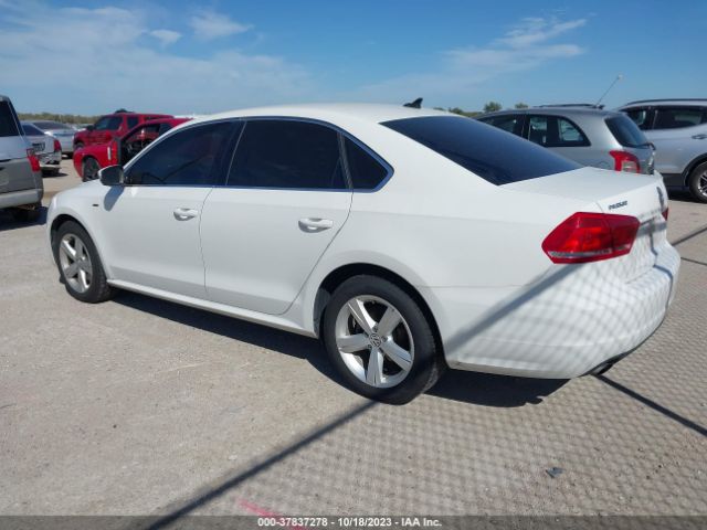 Photo 2 VIN: 1VWAT7A38FC116001 - VOLKSWAGEN PASSAT 