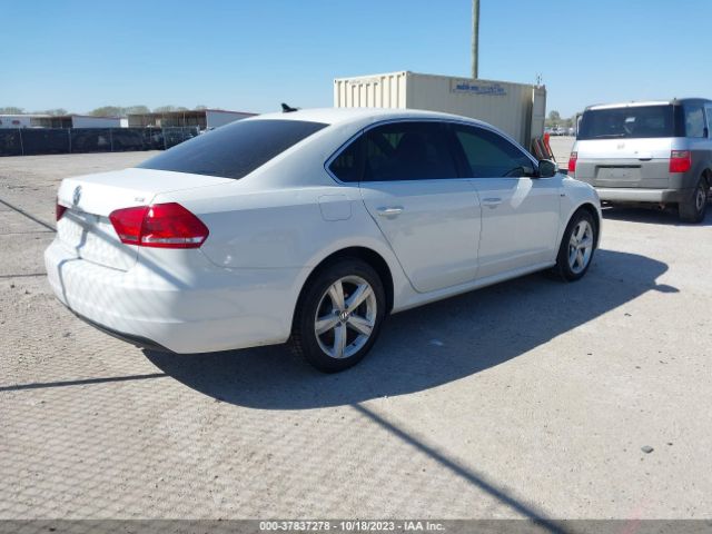 Photo 3 VIN: 1VWAT7A38FC116001 - VOLKSWAGEN PASSAT 