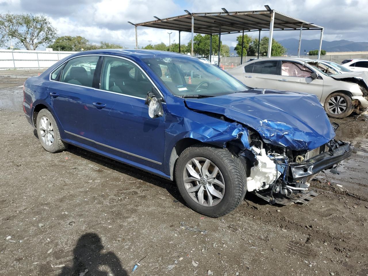 Photo 3 VIN: 1VWAT7A38HC053274 - VOLKSWAGEN PASSAT 