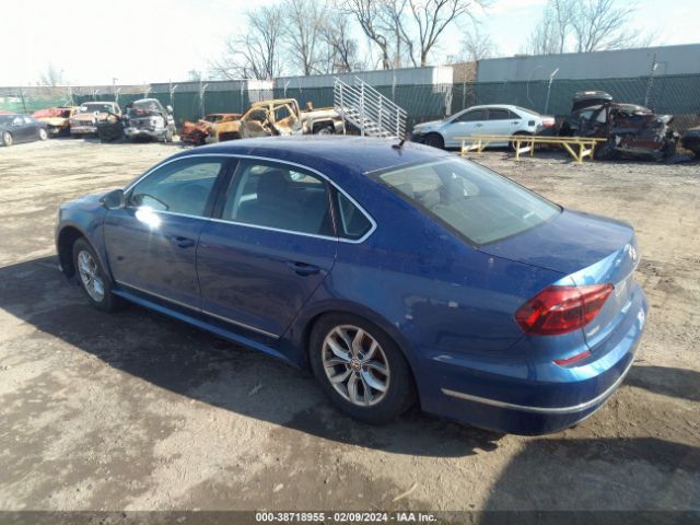 Photo 2 VIN: 1VWAT7A38HC067479 - VOLKSWAGEN PASSAT 