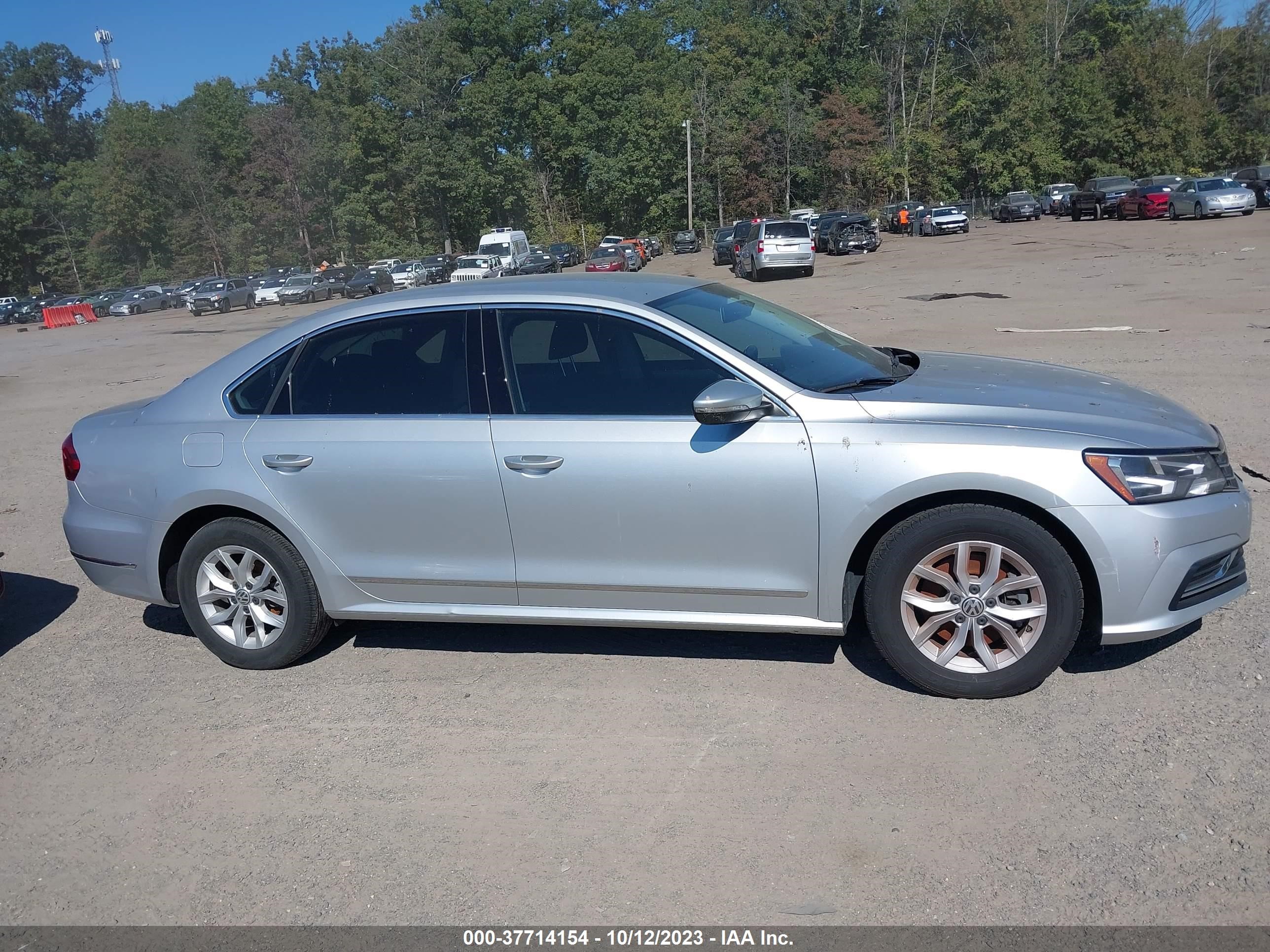 Photo 11 VIN: 1VWAT7A38HC078448 - VOLKSWAGEN PASSAT 