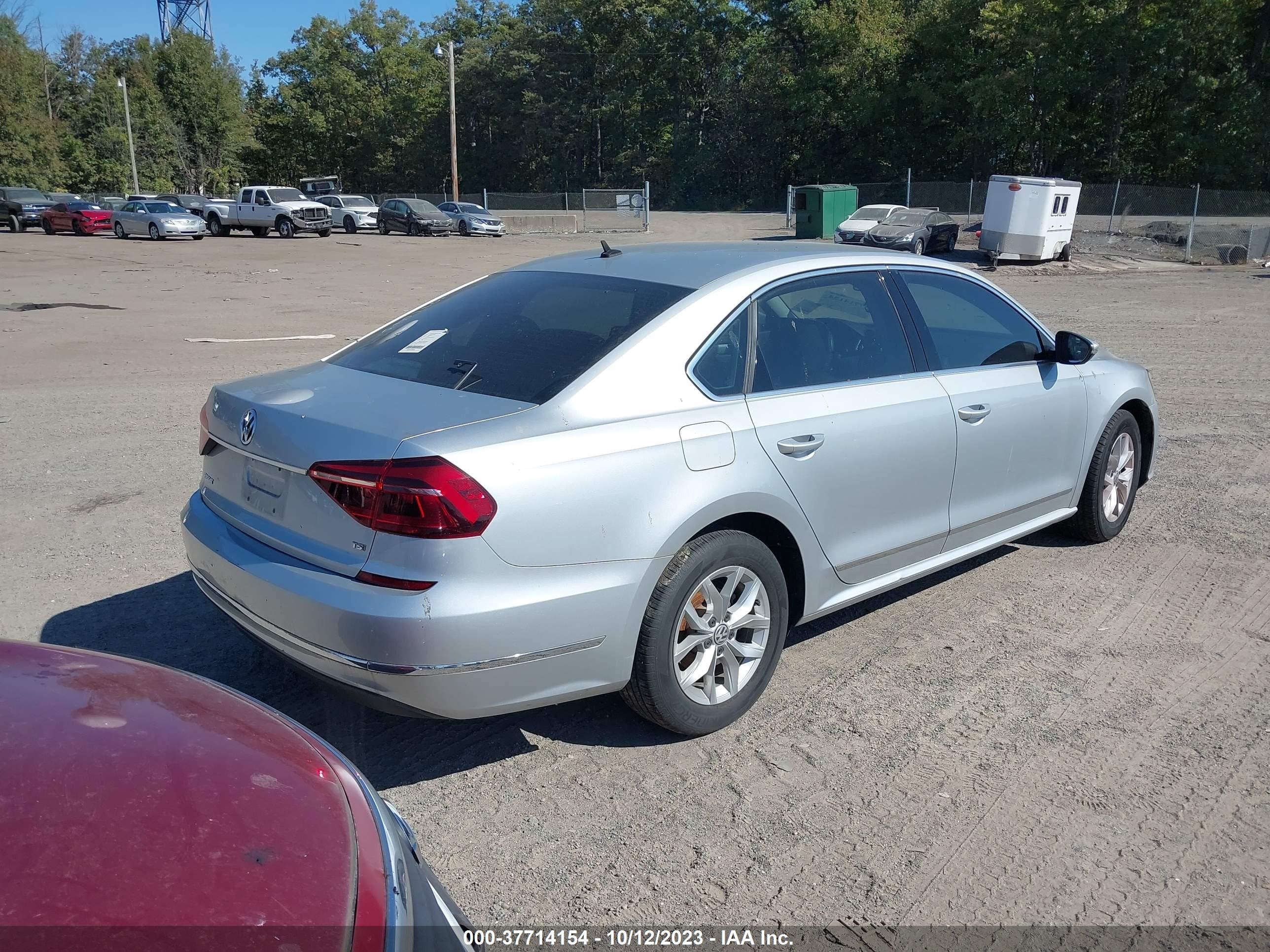 Photo 3 VIN: 1VWAT7A38HC078448 - VOLKSWAGEN PASSAT 