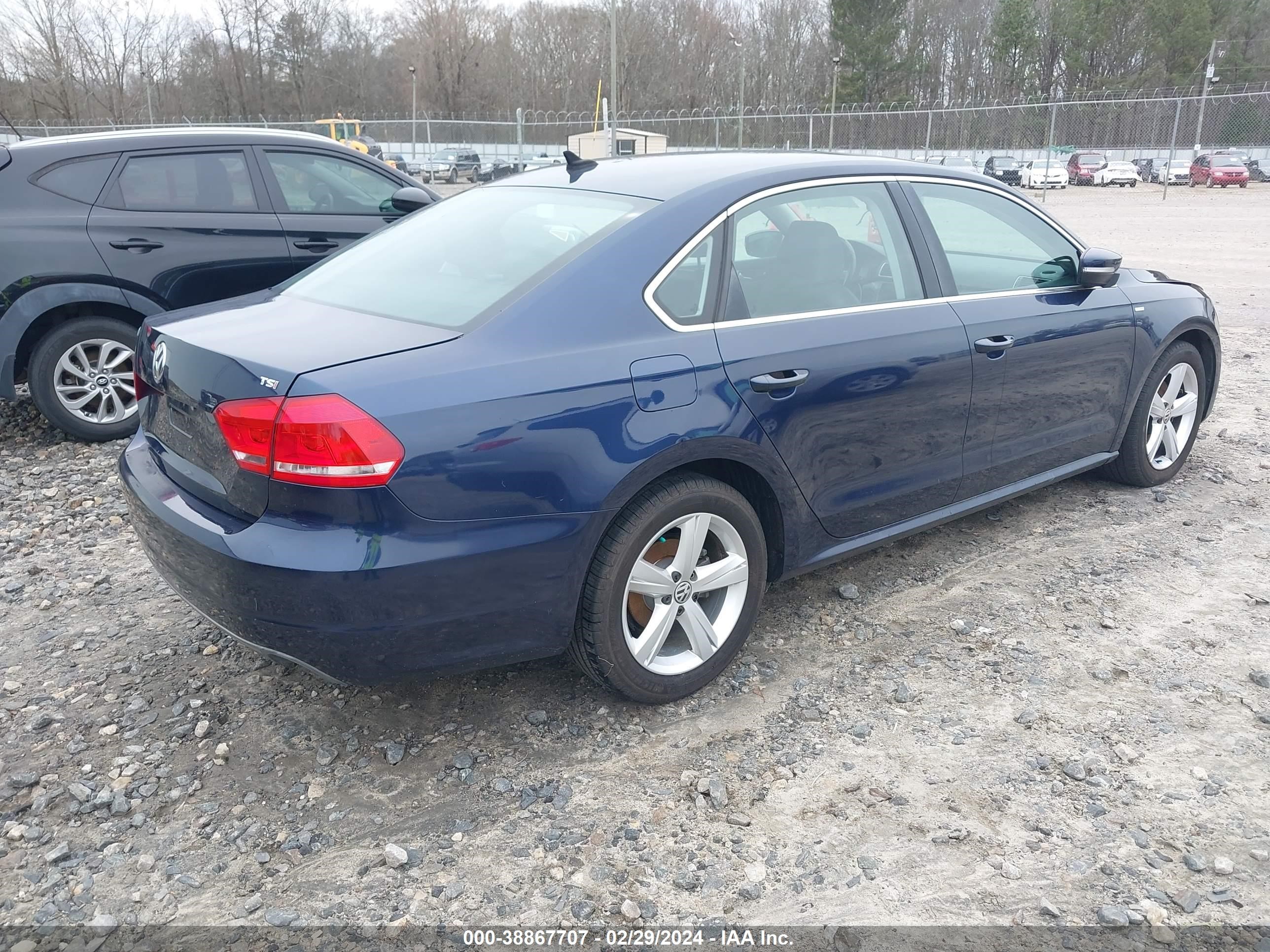 Photo 3 VIN: 1VWAT7A39EC031361 - VOLKSWAGEN PASSAT 