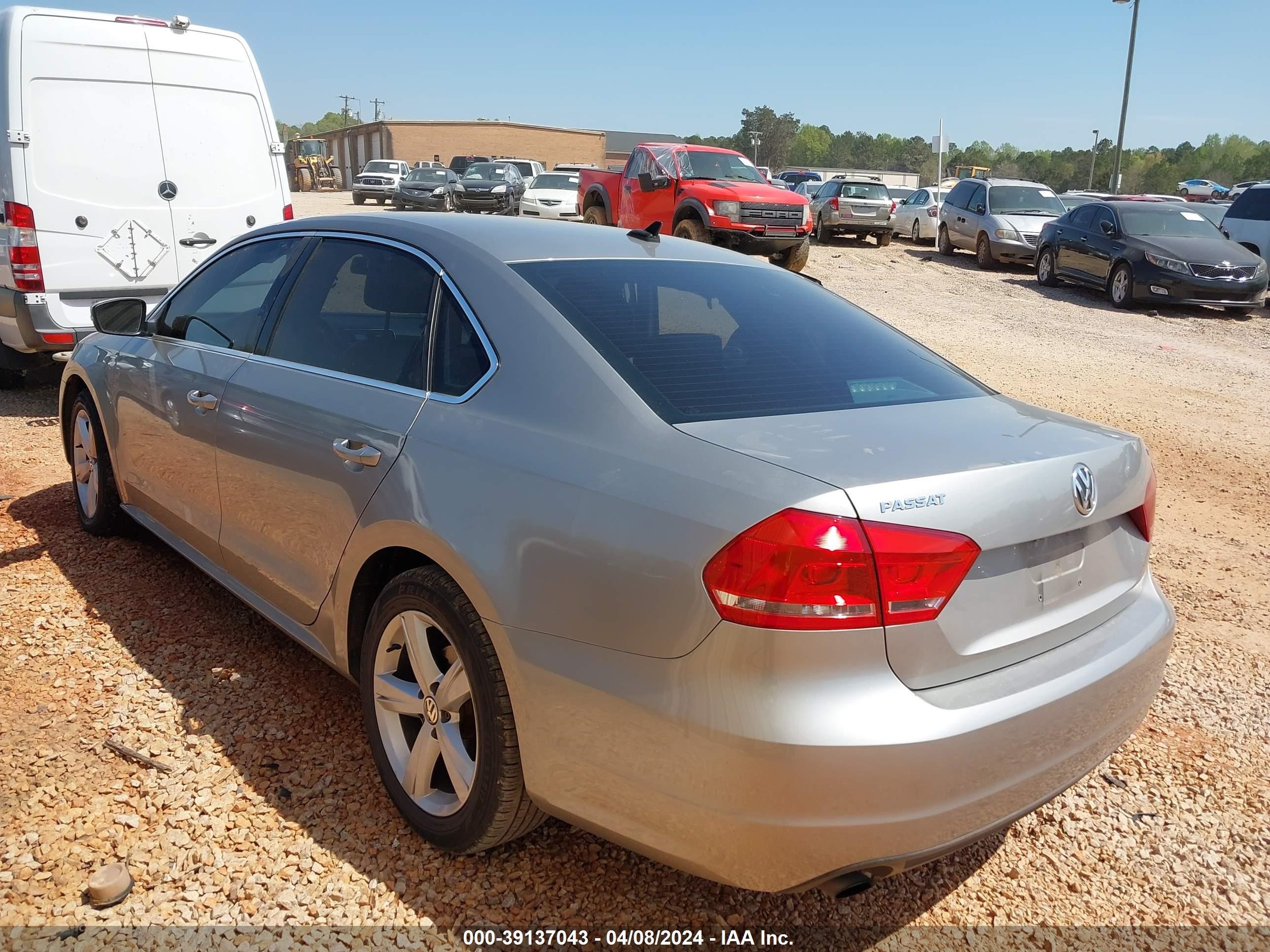 Photo 2 VIN: 1VWAT7A39EC032932 - VOLKSWAGEN PASSAT 