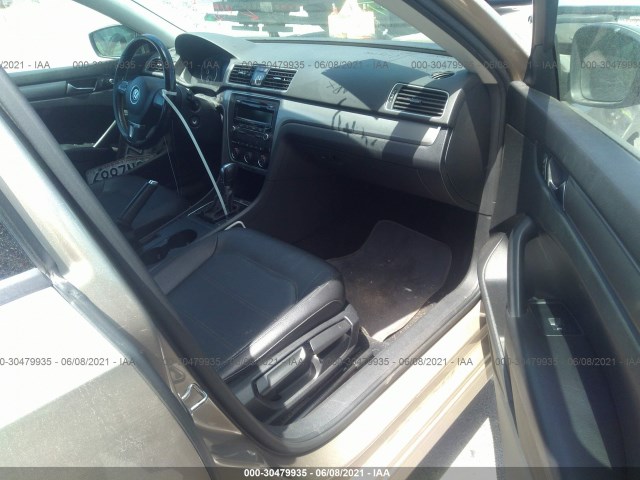 Photo 4 VIN: 1VWAT7A39FC038408 - VOLKSWAGEN PASSAT 